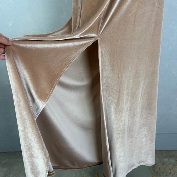 Baltic Born size M Tatiana velvet maxi dress one shoulder tan side slit - Picture 9 of 11